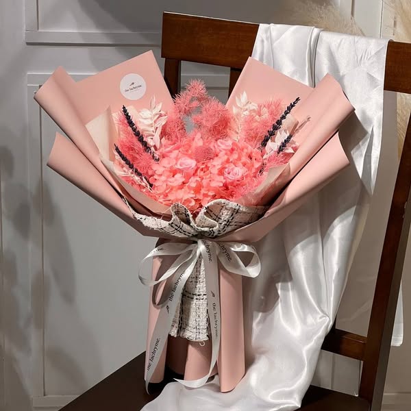 Isabella | Preserved Blooms | Petite