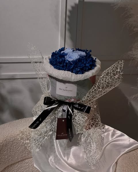 Gyros in Blue | Preserved Roses | Round Blooms in Petite