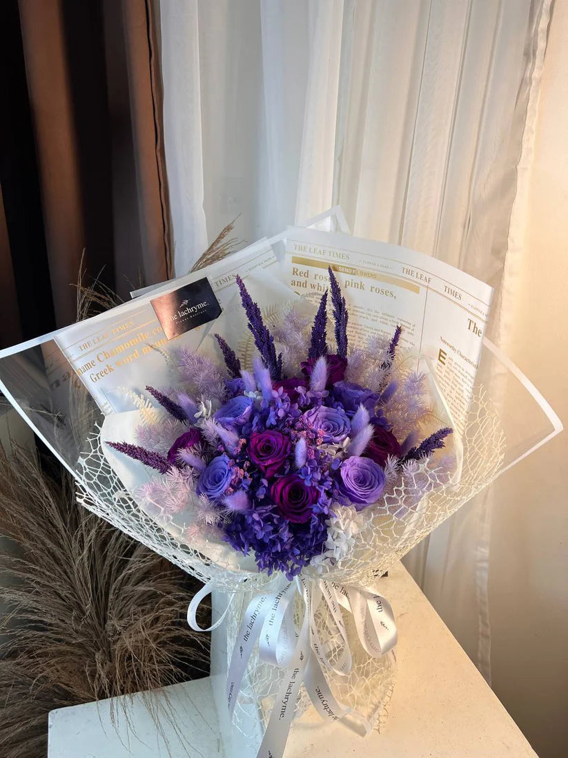 Chloe Blooms | 12 Preserved Roses | Luxurious