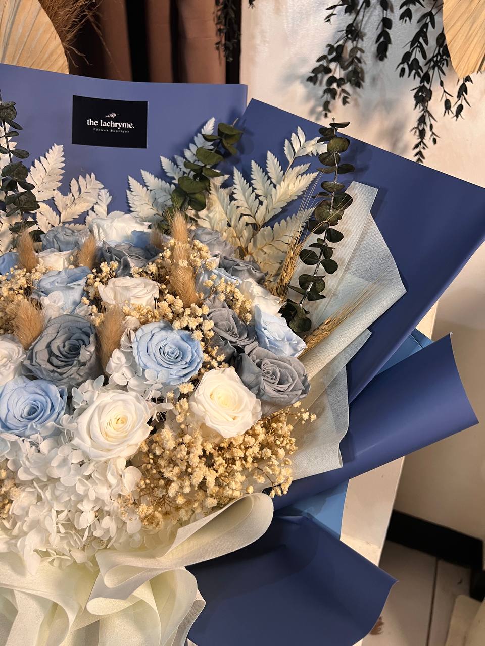 Claudia | 27 Preserved Blooms | Luxurious