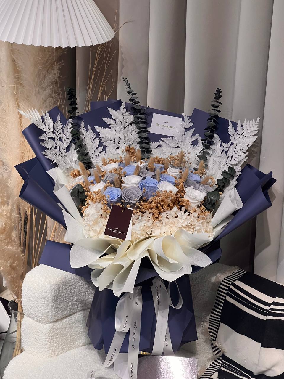 Claudia | 27 Preserved Blooms | Luxurious