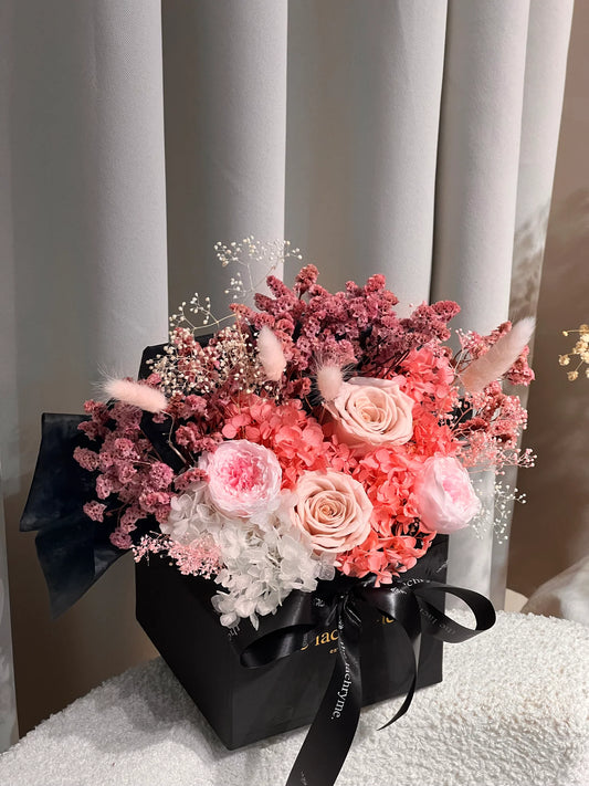 Paeon in Black | Preserved Blooms | Le Fleur