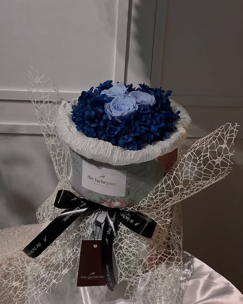 Gyros in Blue | Preserved Roses | Round Blooms in Petite