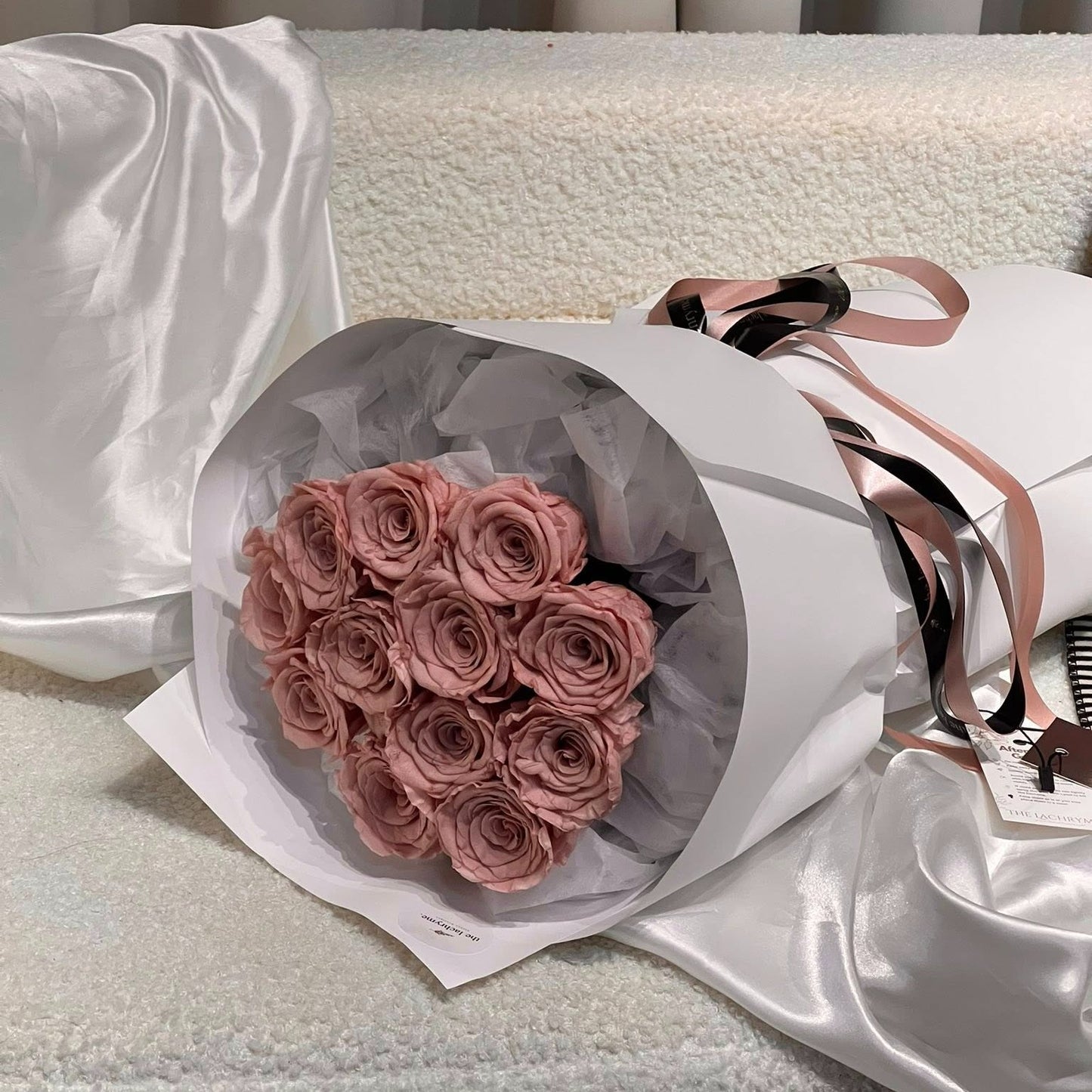 Sasha | 12 Preserved Roses | Luxurious