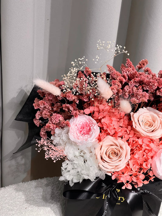 Paeon in Black | Preserved Blooms | Le Fleur