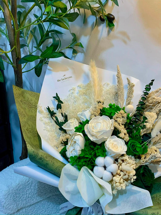 Helaena | Preserved Blooms | Deluxe