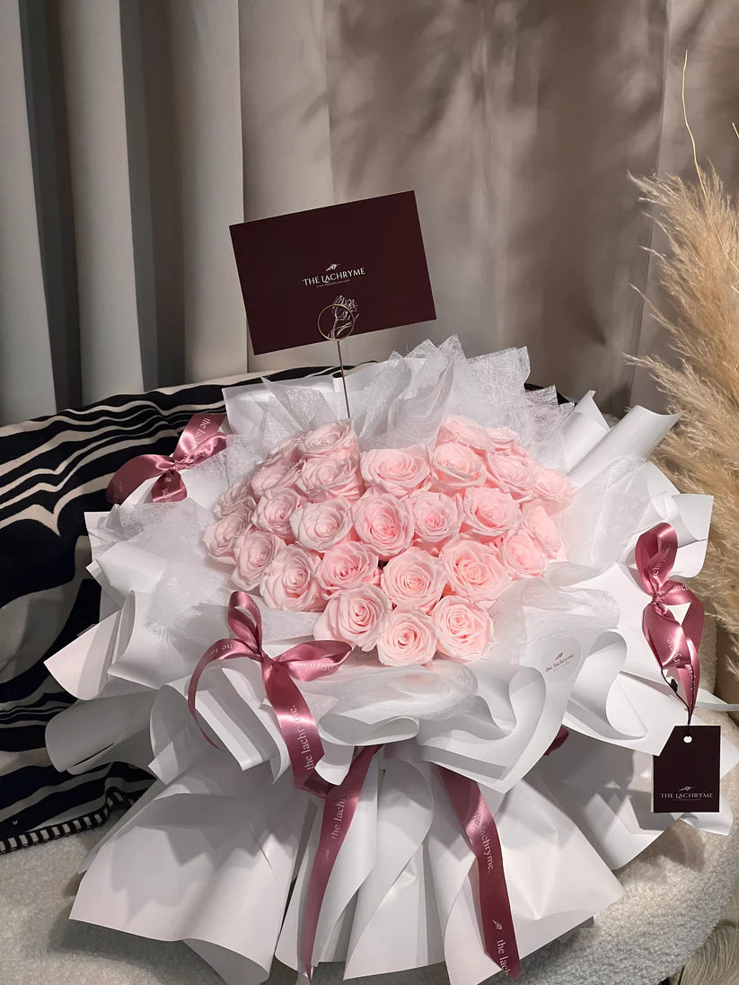 Château Fleur | 27 Preserved Roses | Round Blooms in Luxurious