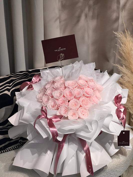 Château Fleur | 27 Preserved Roses | Round Blooms in Luxurious