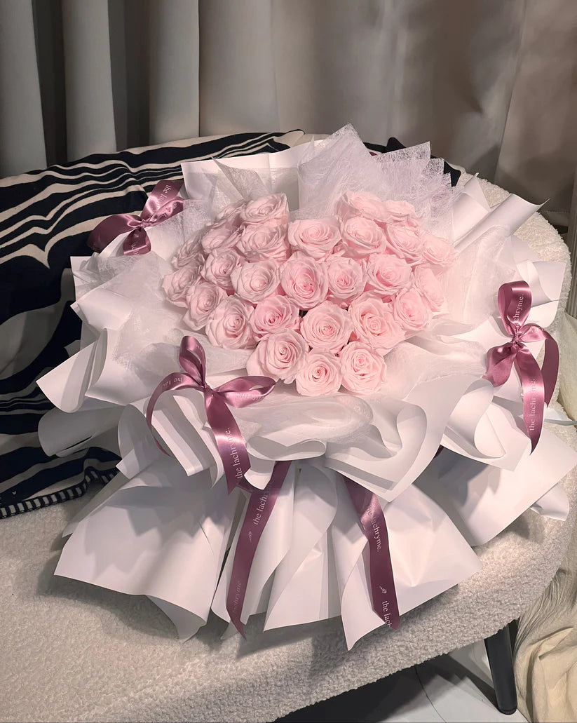 Château Fleur | 27 Preserved Roses | Round Blooms in Luxurious