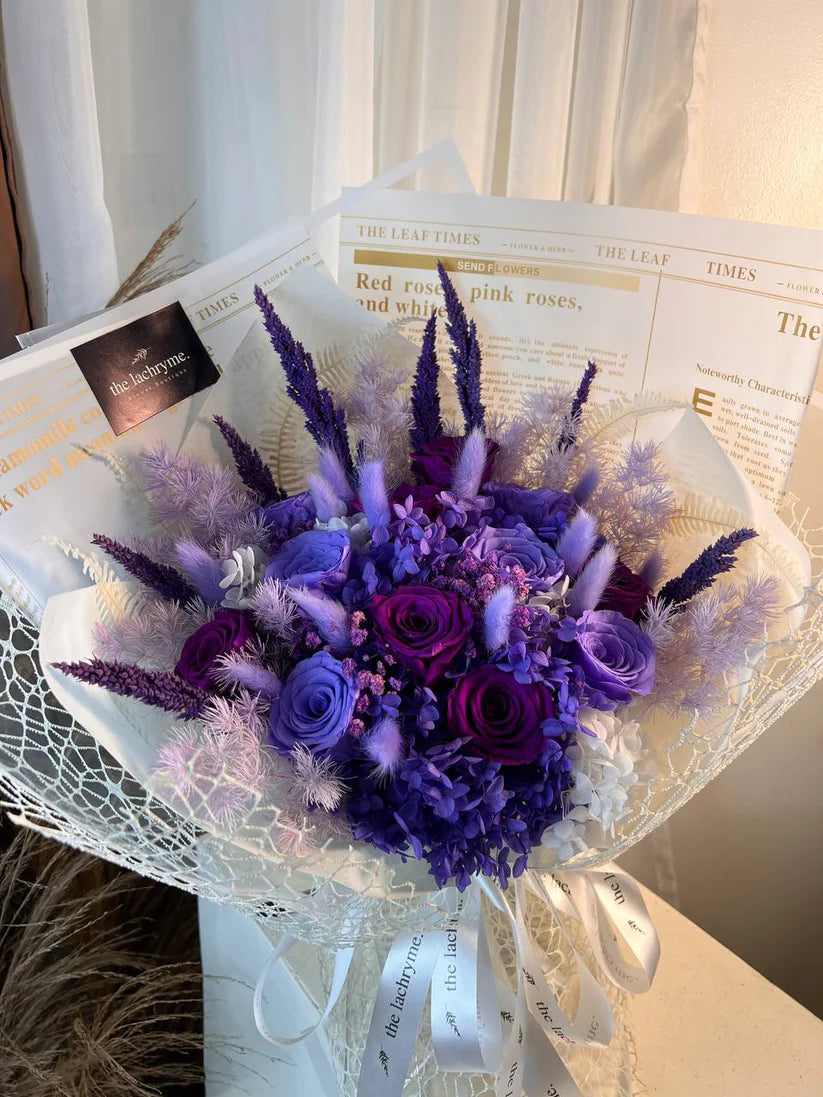 Chloe Blooms | 12 Preserved Roses | Luxurious