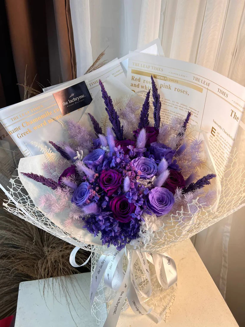 Chloe Blooms | 12 Preserved Roses | Luxurious