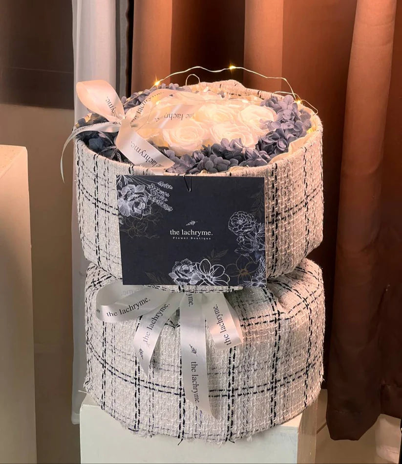 Million Roses in White | 12 Premium Roses | Round Blooms in Deluxe