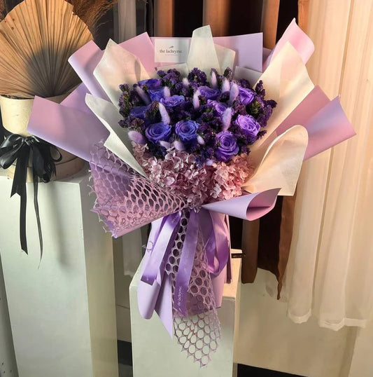 Emery Blooms | 12 Preserved Roses | Luxurious