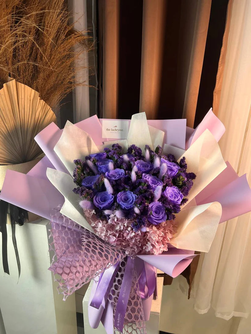 Emery Blooms | 12 Preserved Roses | Luxurious