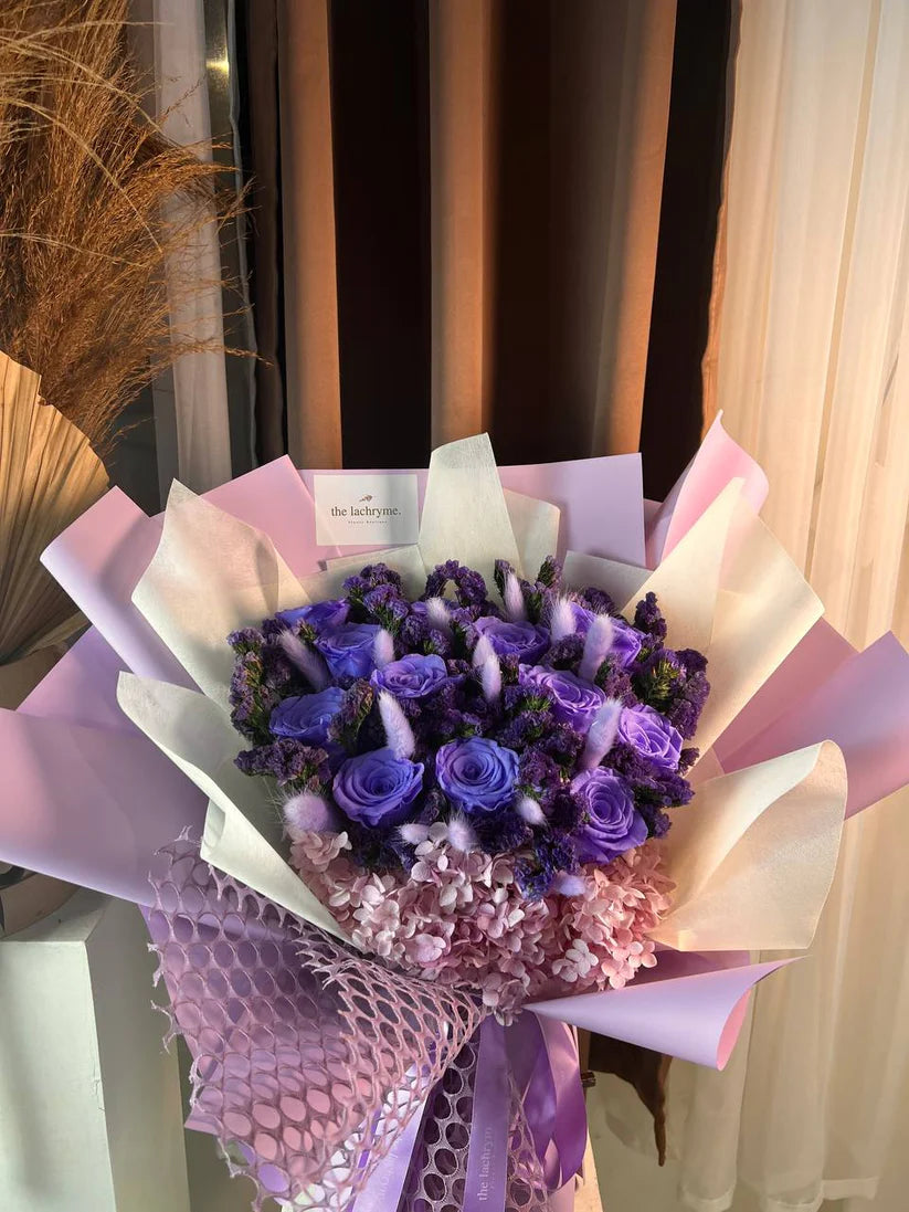 Emery Blooms | 12 Preserved Roses | Luxurious