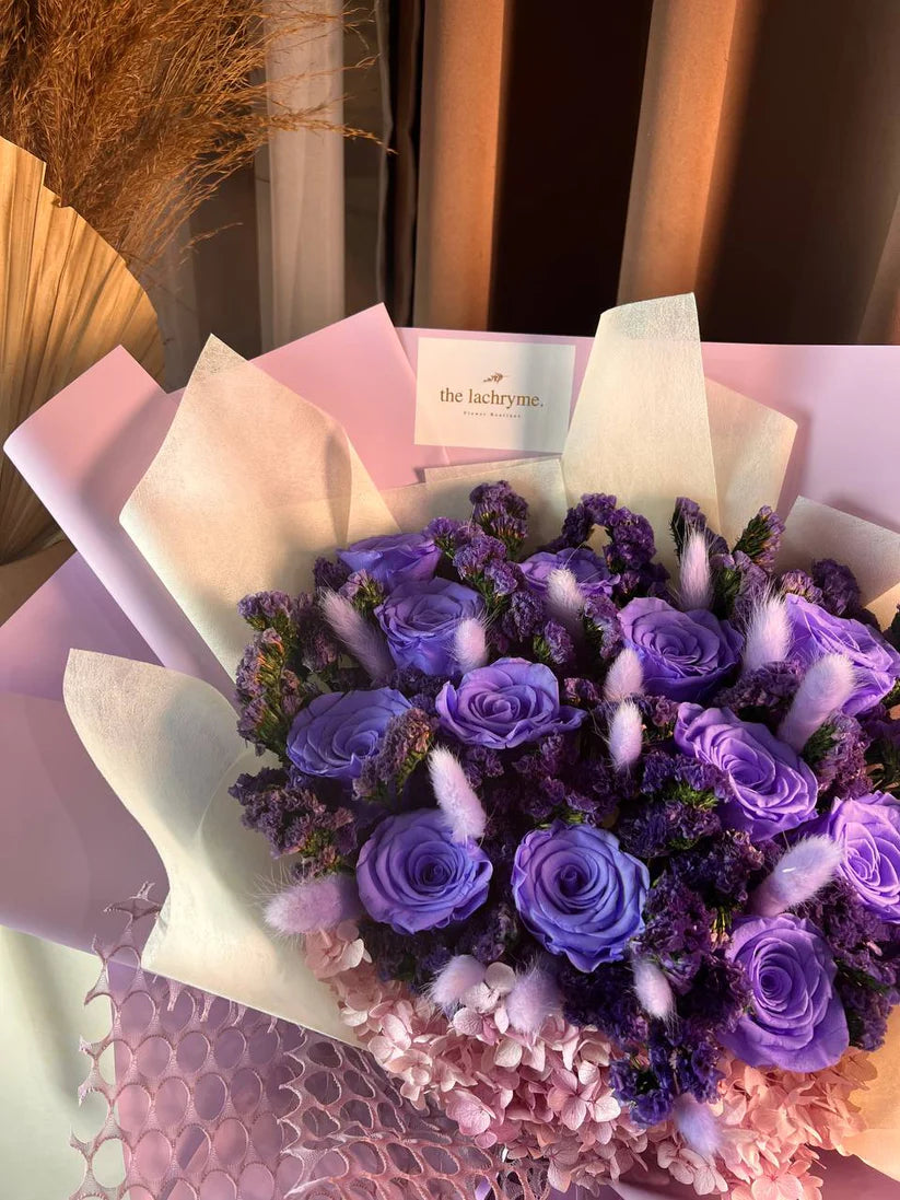 Emery Blooms | 12 Preserved Roses | Luxurious