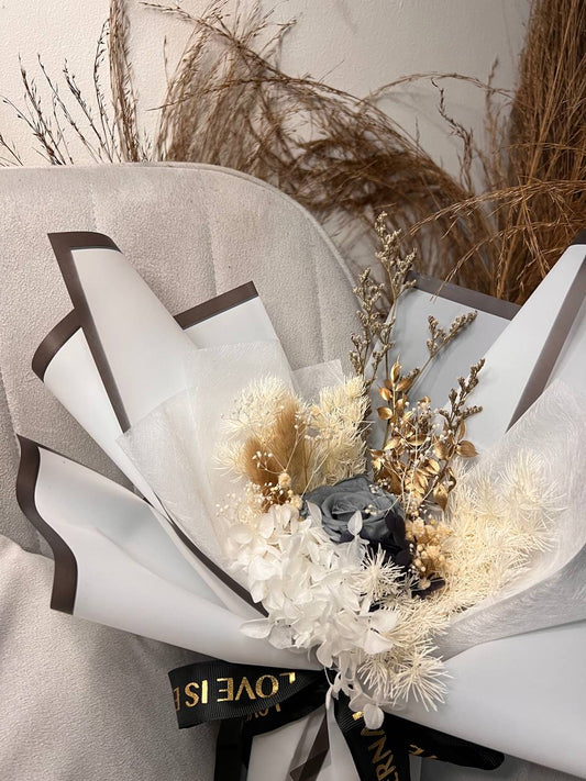 Alicia | Preserved Blooms | Super Mini