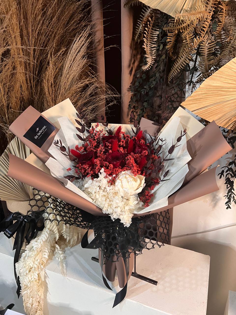 Lara | Preserved Blooms | Deluxe