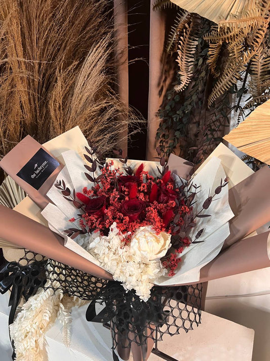 Lara | Preserved Blooms | Deluxe